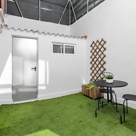 Cozy 2 Bedroom Apartment With Patio มาดริด ภายนอก รูปภาพ