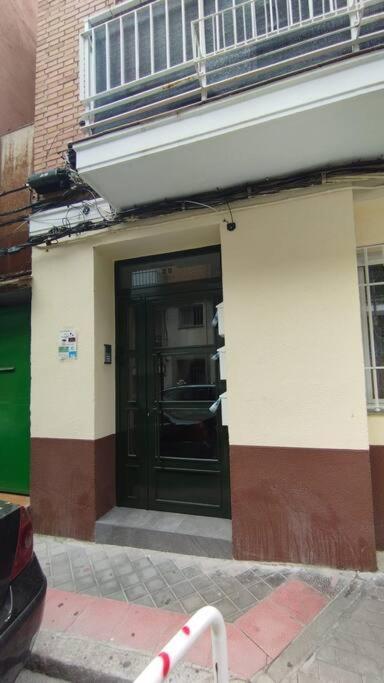 Cozy 2 Bedroom Apartment With Patio มาดริด ภายนอก รูปภาพ