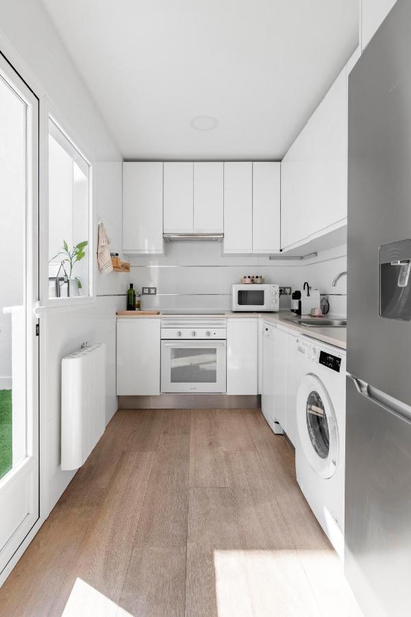 Cozy 2 Bedroom Apartment With Patio มาดริด ภายนอก รูปภาพ