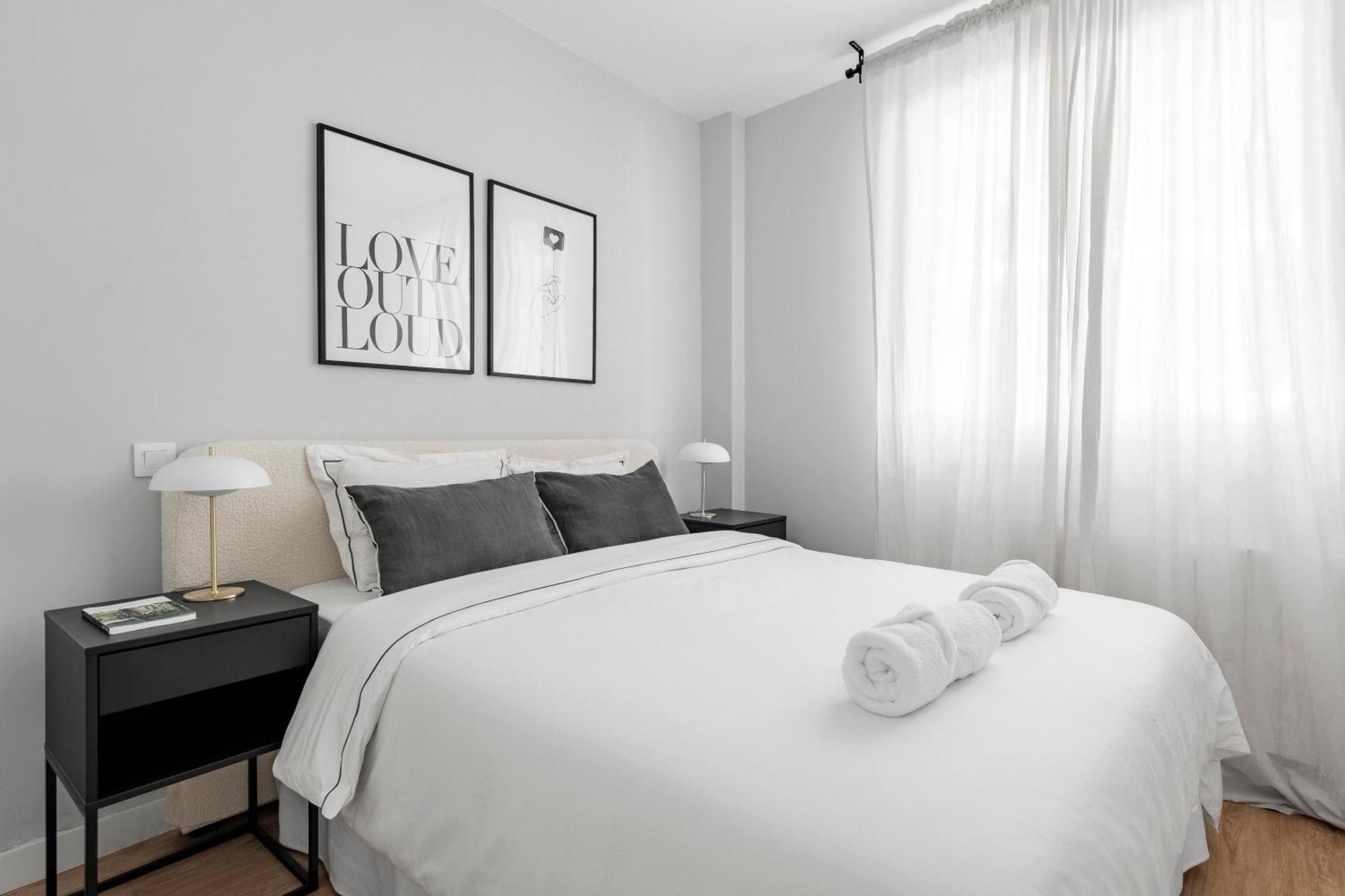 Cozy 2 Bedroom Apartment With Patio มาดริด ภายนอก รูปภาพ